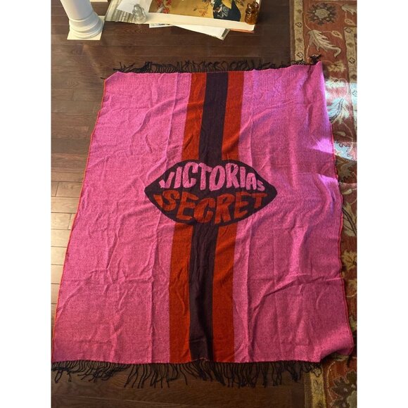 Victoria's Secret Throw Blanket +Fringe Red Pink Lip Design Soft Acrylic - Picture 2 of 5